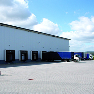 2003: Bau des Logistikzentrums